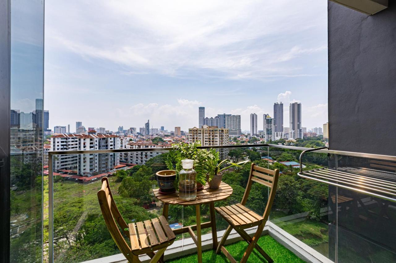 Beacon Executive Suites George Town Bagian luar foto